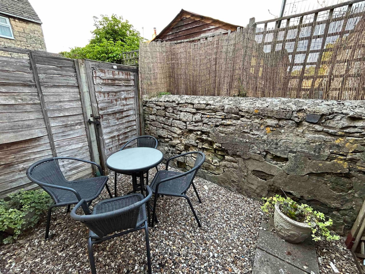 Crown Cottage in 2 Crown Cottages - Property image 12 - VivreStays