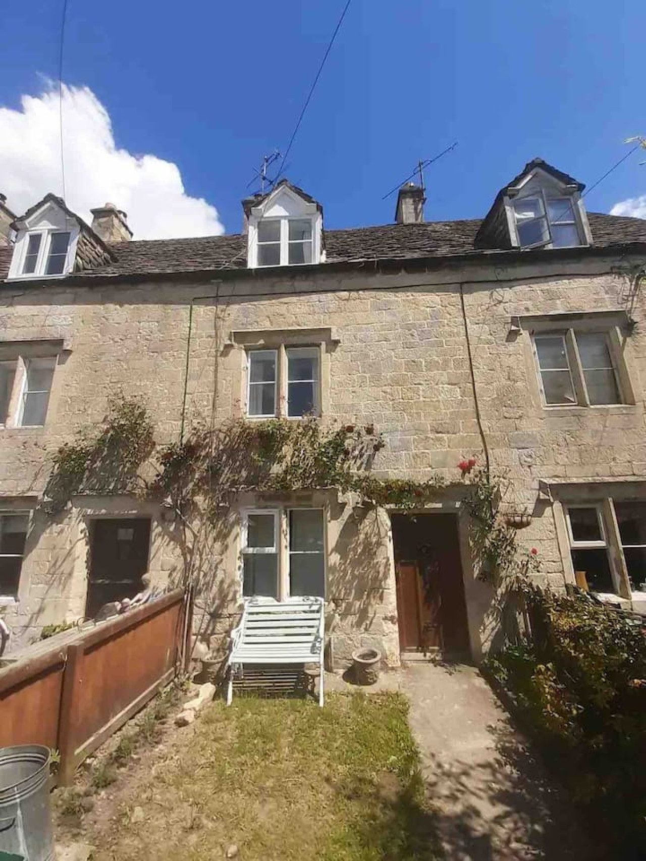 Crown Cottage in 2 Crown Cottages - Property image 3 - VivreStays