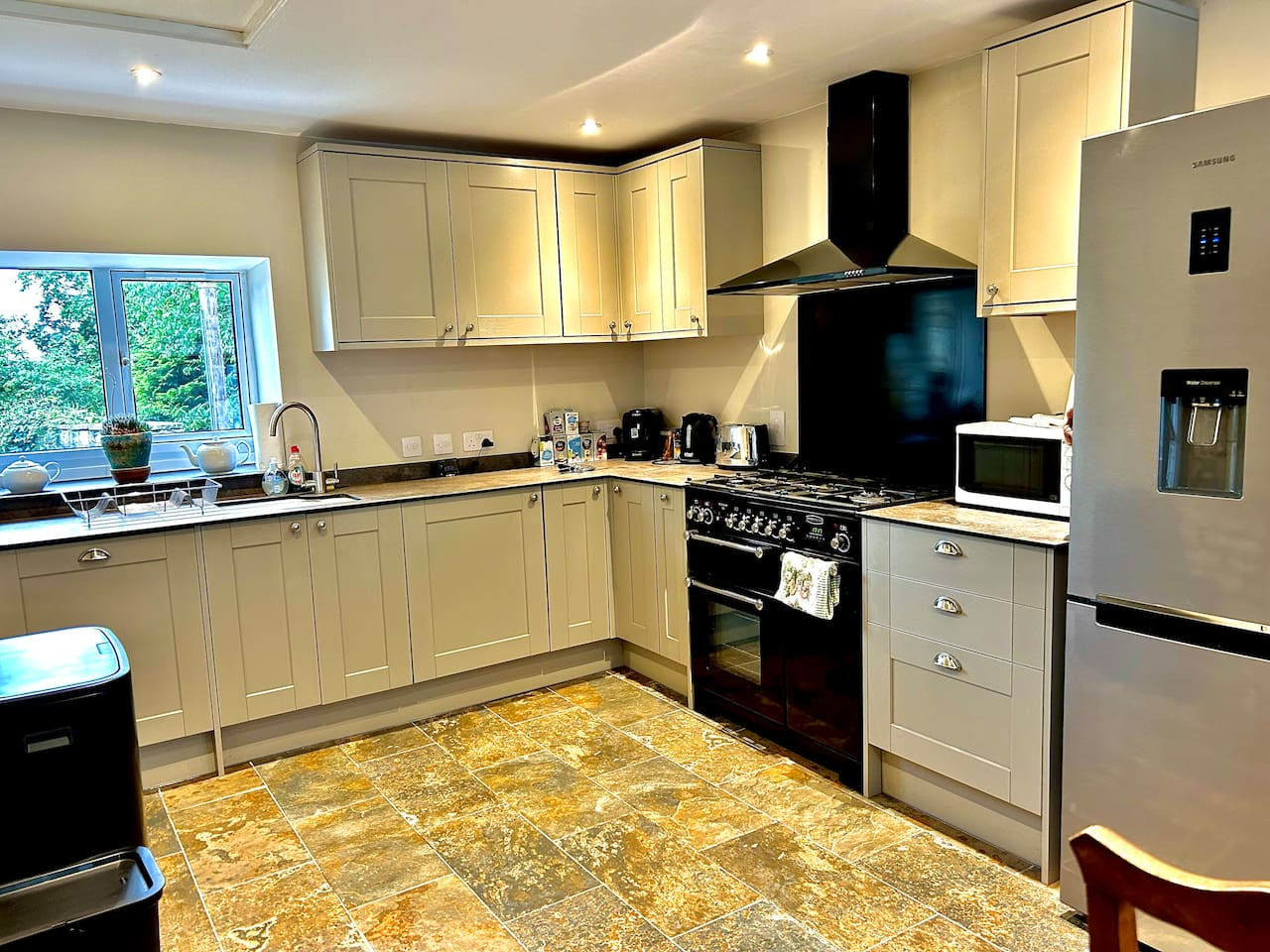 Springbank Cottage in Springbank Cottage - Property image 11 - VivreStays