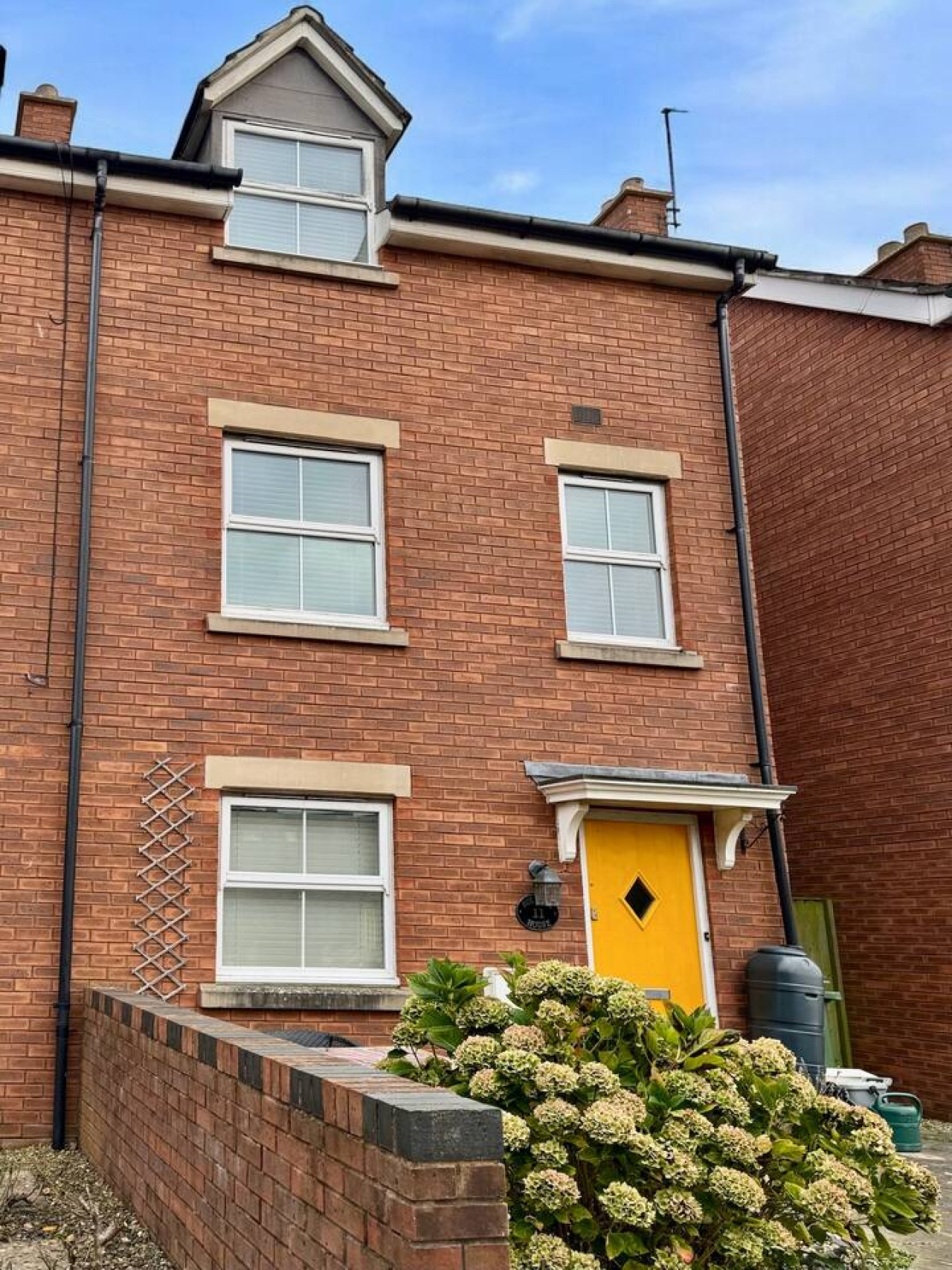 Solstar House in 11 Blackwell Close - Property image 7 - VivreStays