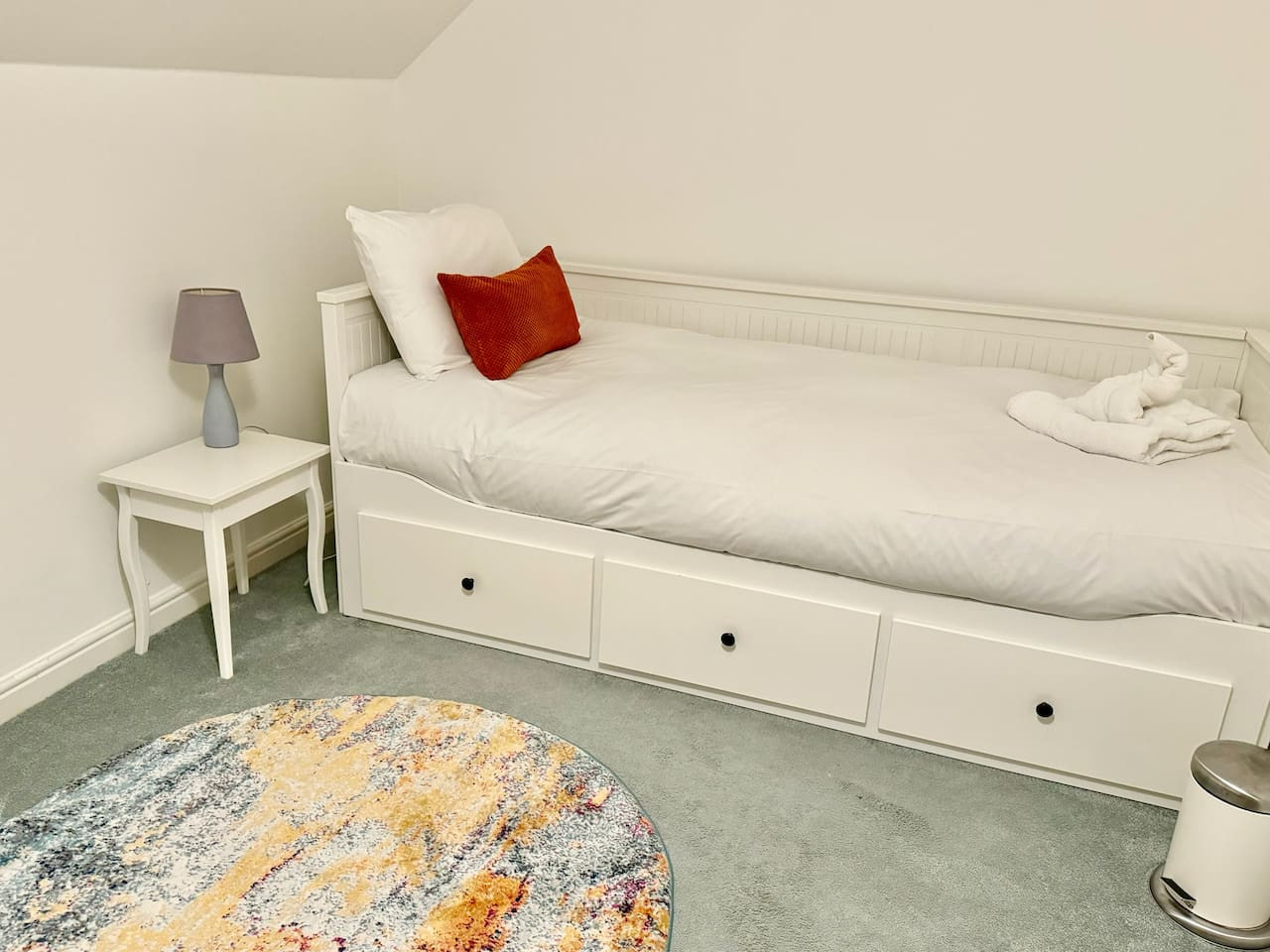 Solstar House in 11 Blackwell Close - Property image 24 - VivreStays