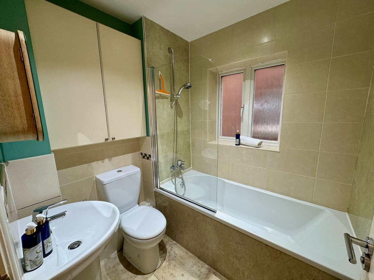 Solstar House in 11 Blackwell Close - Property image 21 - VivreStays