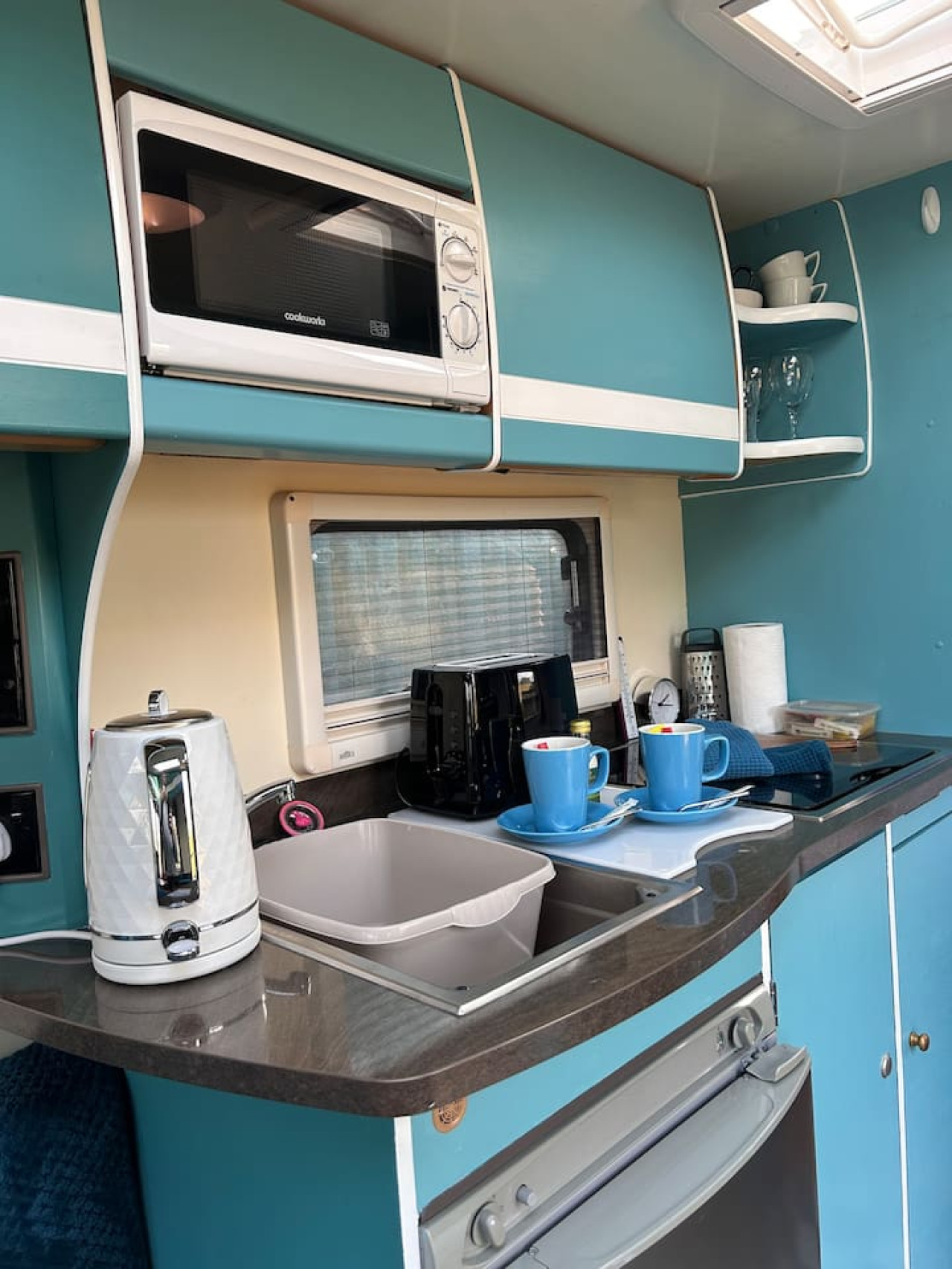 The Cosy Camper in 2 Woodside - Property image 30 - VivreStays