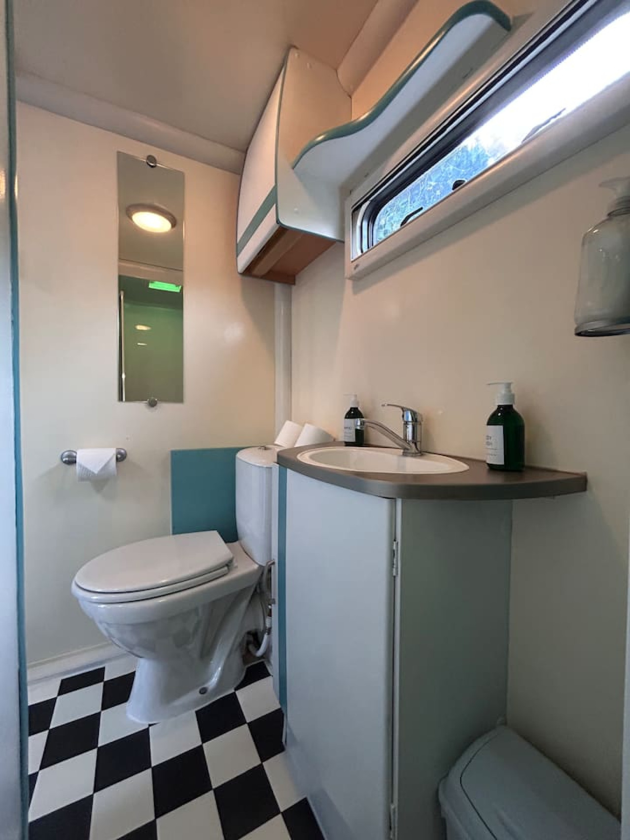 The Cosy Camper in 2 Woodside - Property image 17 - VivreStays