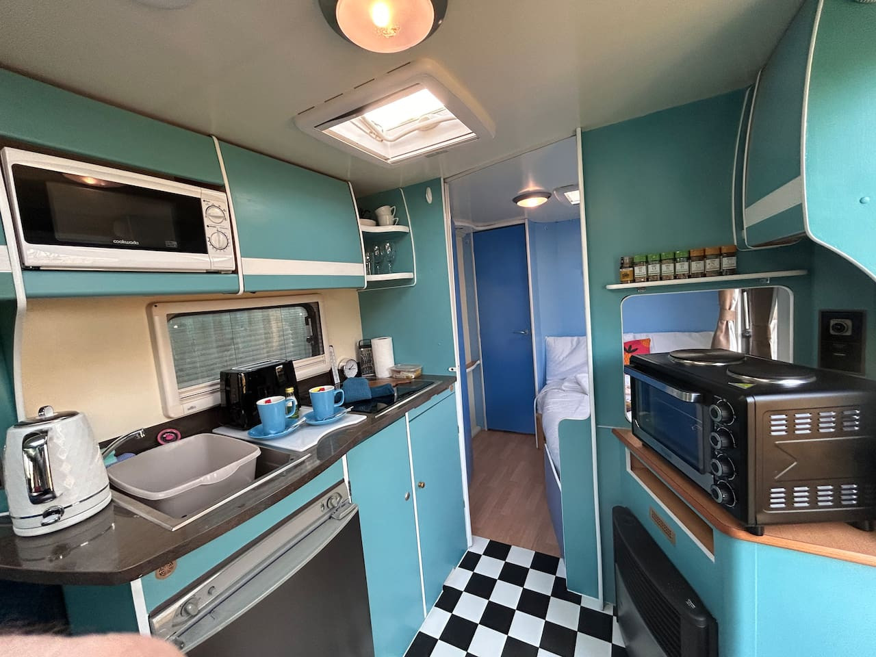 The Cosy Camper in 2 Woodside - Property image 27 - VivreStays