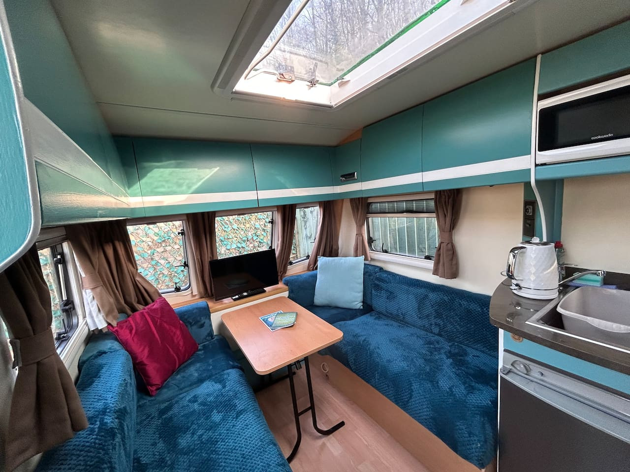 The Cosy Camper in 2 Woodside - Property image 6 - VivreStays