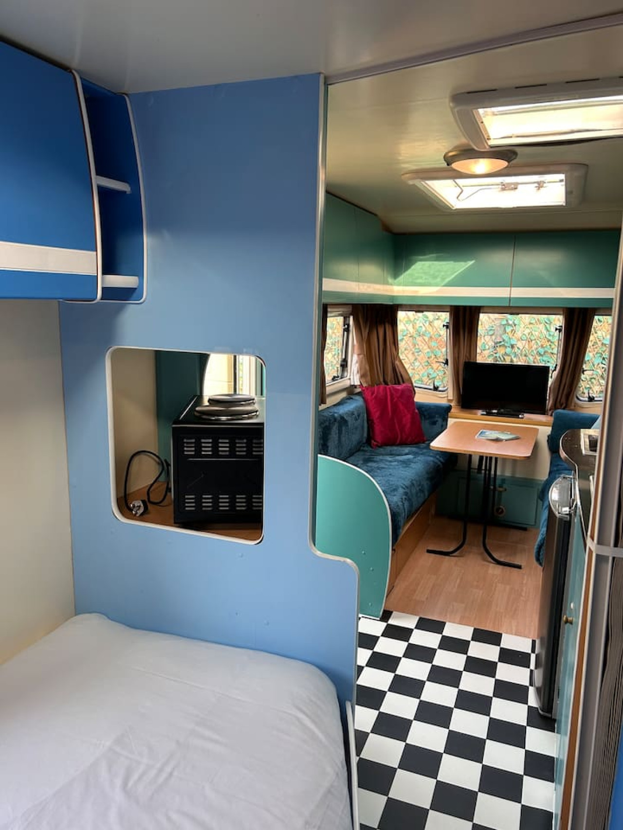 The Cosy Camper in 2 Woodside - Property image 25 - VivreStays