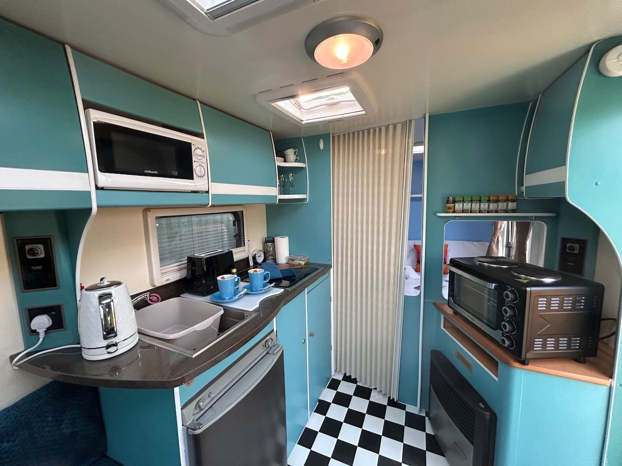 The Cosy Camper in 2 Woodside - Property image 23 - VivreStays