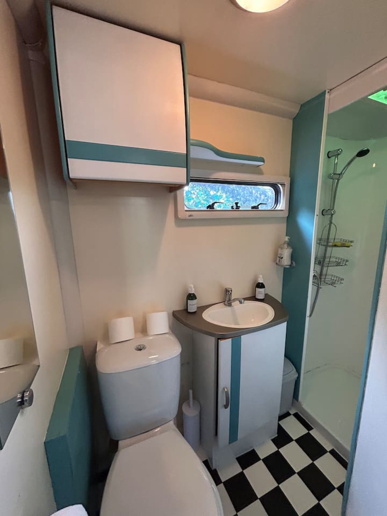 The Cosy Camper in 2 Woodside - Property image 18 - VivreStays