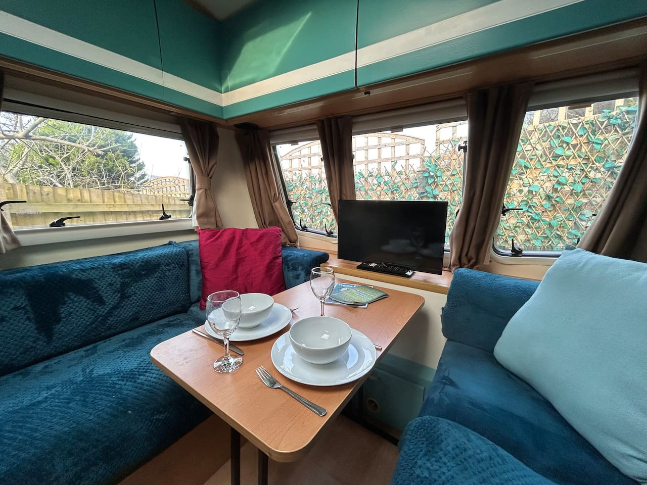 The Cosy Camper in 2 Woodside - Property image 4 - VivreStays