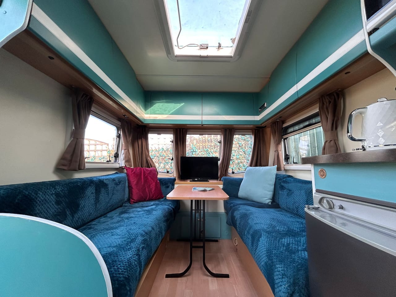 The Cosy Camper in 2 Woodside - Property image 2 - VivreStays