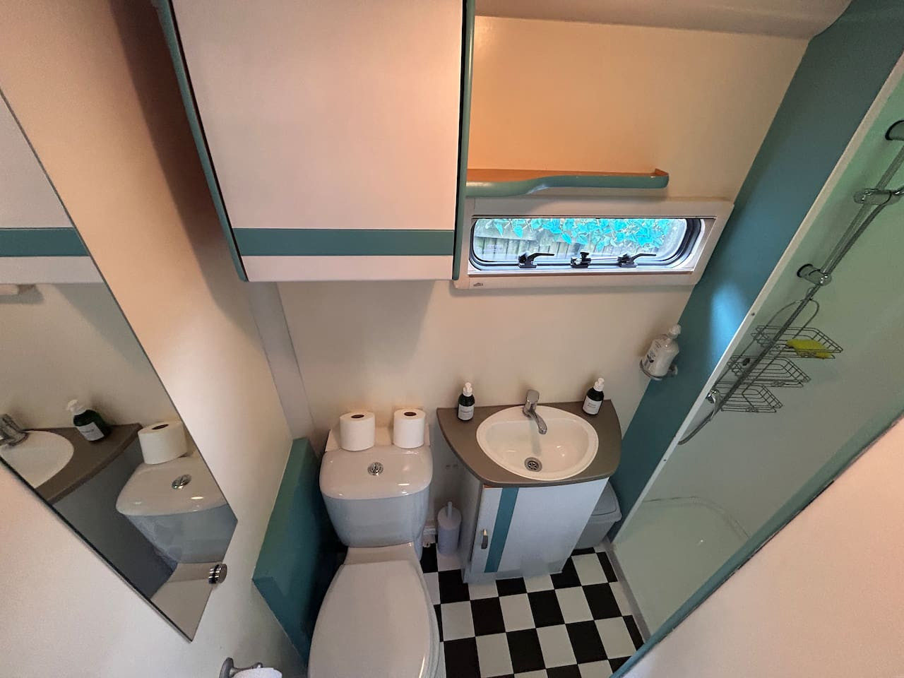 The Cosy Camper in 2 Woodside - Property image 15 - VivreStays
