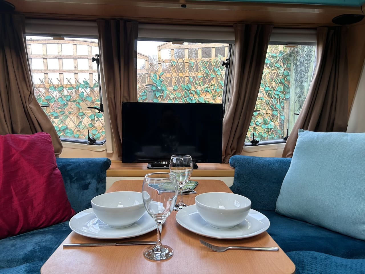 The Cosy Camper in 2 Woodside - Property image 7 - VivreStays