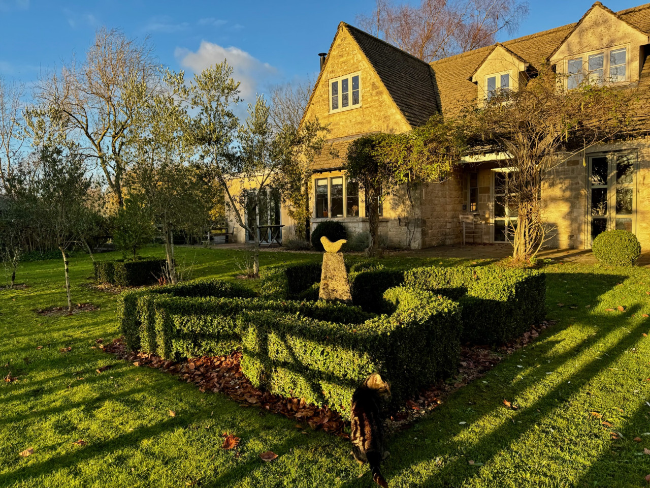Hill House - Country Retreat in 19 Crawley Hill, Uley, Dursley GL11 5BH, UK - Property image 9 - VivreStays