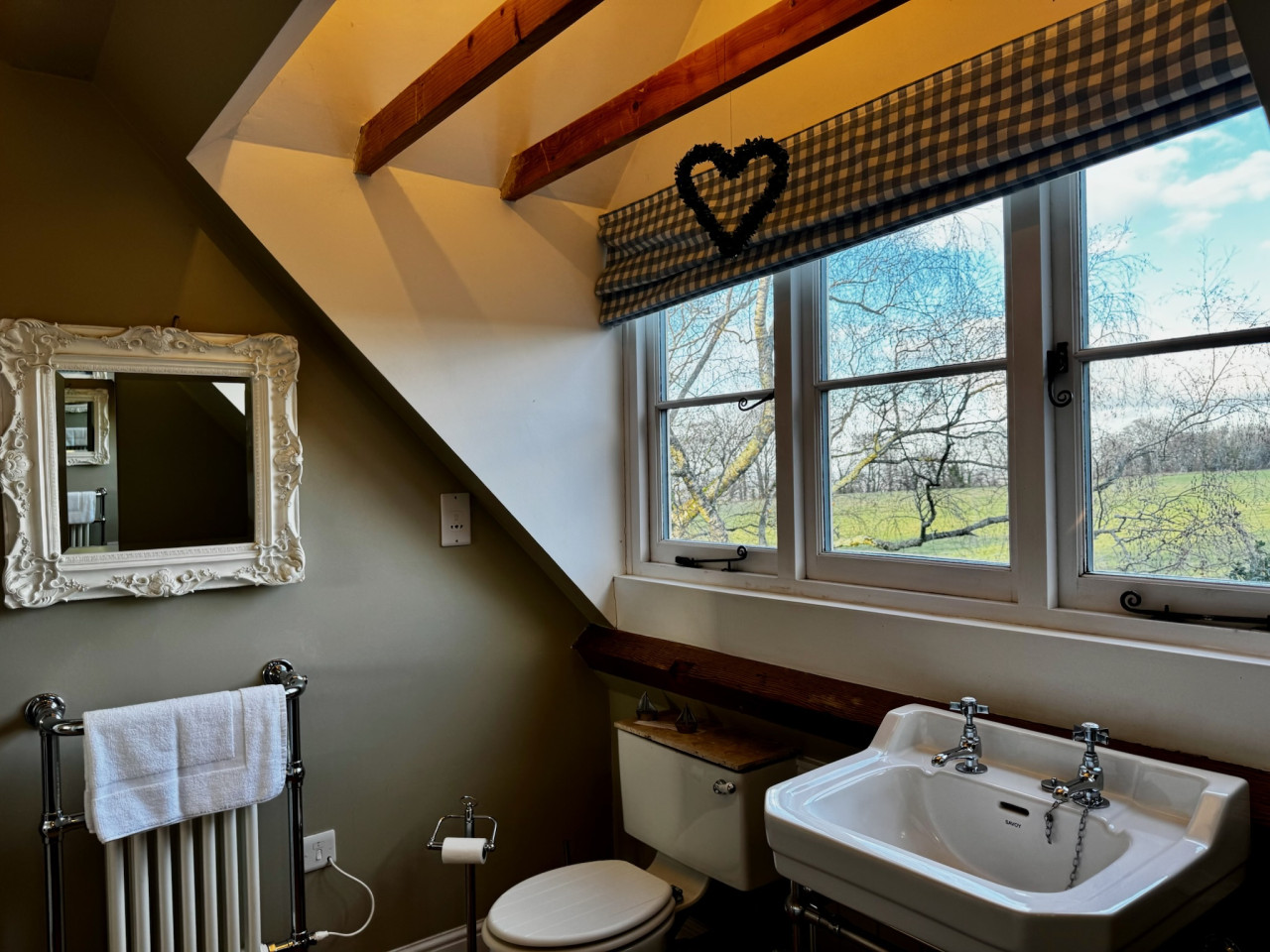 Hill House - Country Retreat in 19 Crawley Hill, Uley, Dursley GL11 5BH, UK - Property image 21 - VivreStays