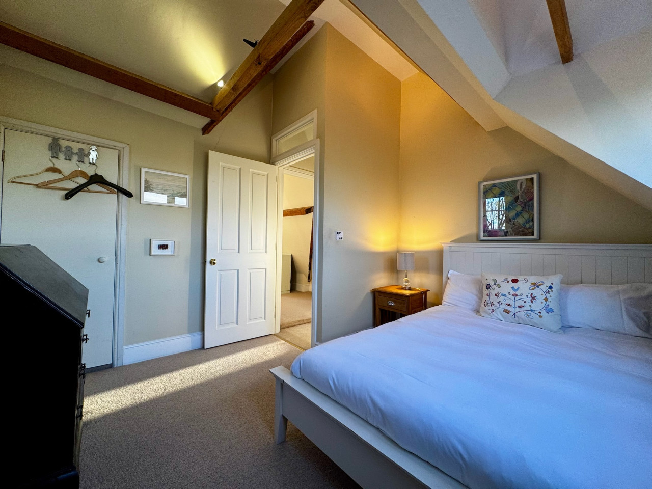 Hill House - Country Retreat in 19 Crawley Hill, Uley, Dursley GL11 5BH, UK - Property image 13 - VivreStays