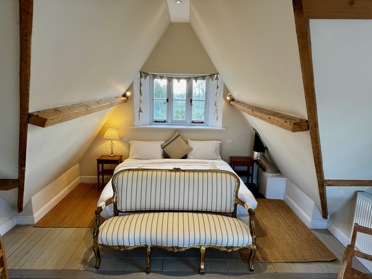 Hill House - 5 Bedroom Country House in 19 Crawley Hill, Uley, Dursley GL11 5BH, UK - Property image 12 - VivreStays