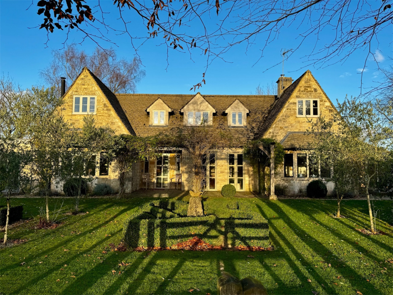 Hill House - 5 Bedroom Country House in 19 Crawley Hill, Uley, Dursley GL11 5BH, UK - Property image 5 - VivreStays