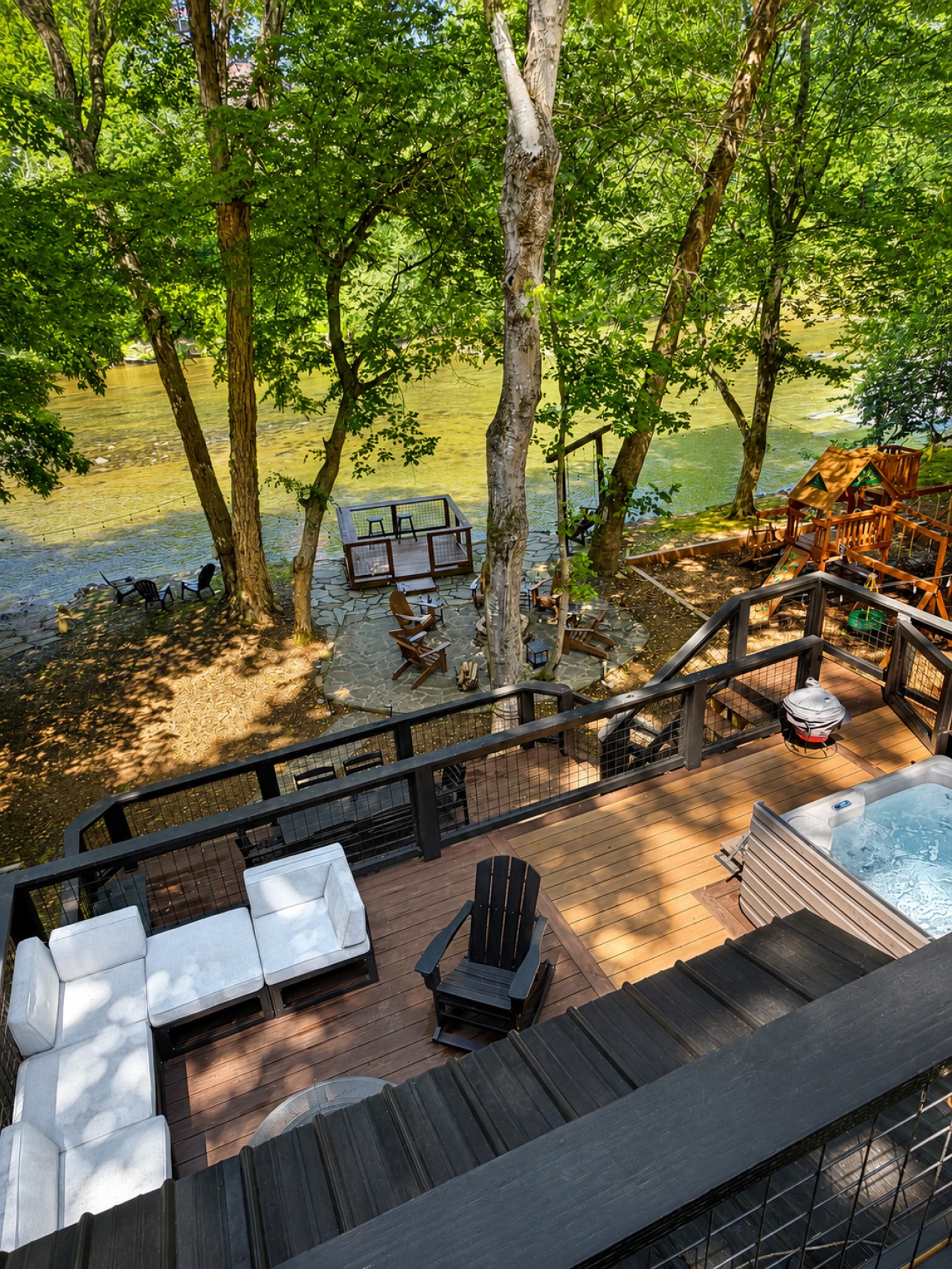 Riveredge Escape  Cabin
