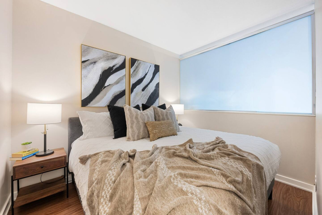 Cozy 3-bed Unit W/ King Bed In Central Location - Canadá