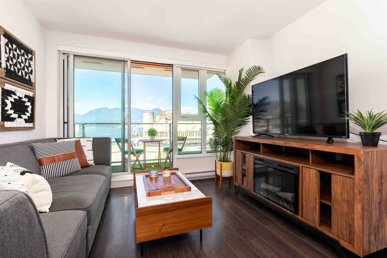 Jawdropping Views 2beds- Secure Parking - Vancouver