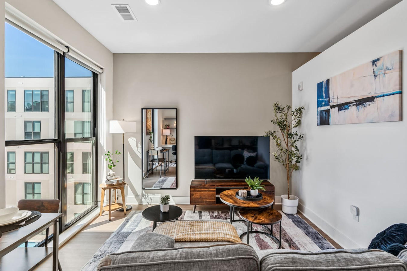 Otr+cbd | 1-bed Suite L Free Parking L Gym & Pool - Cincinnati, OH