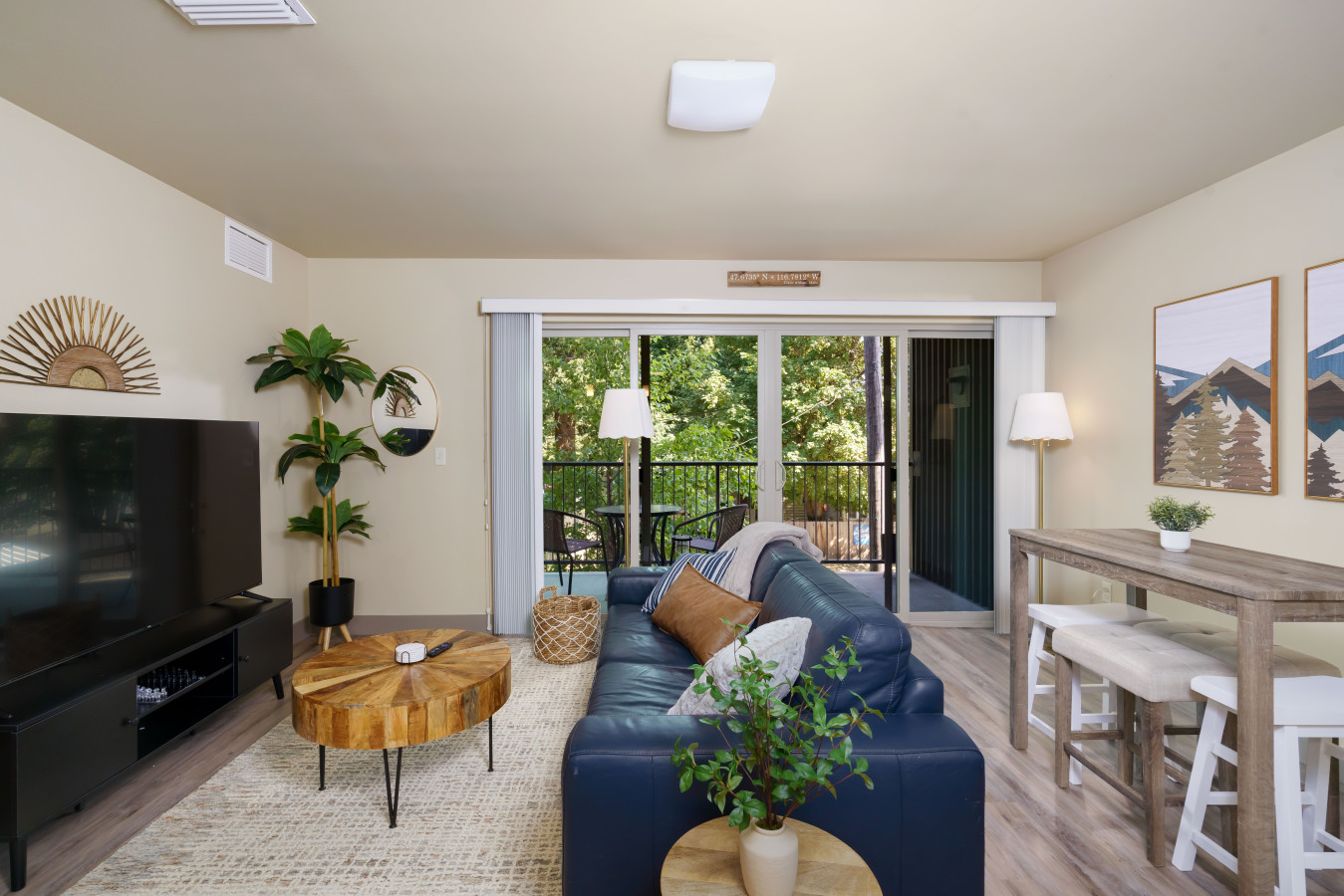 Chic Apartment With Bakery And Free Parking - Stylish Haven - 코어 드얼린