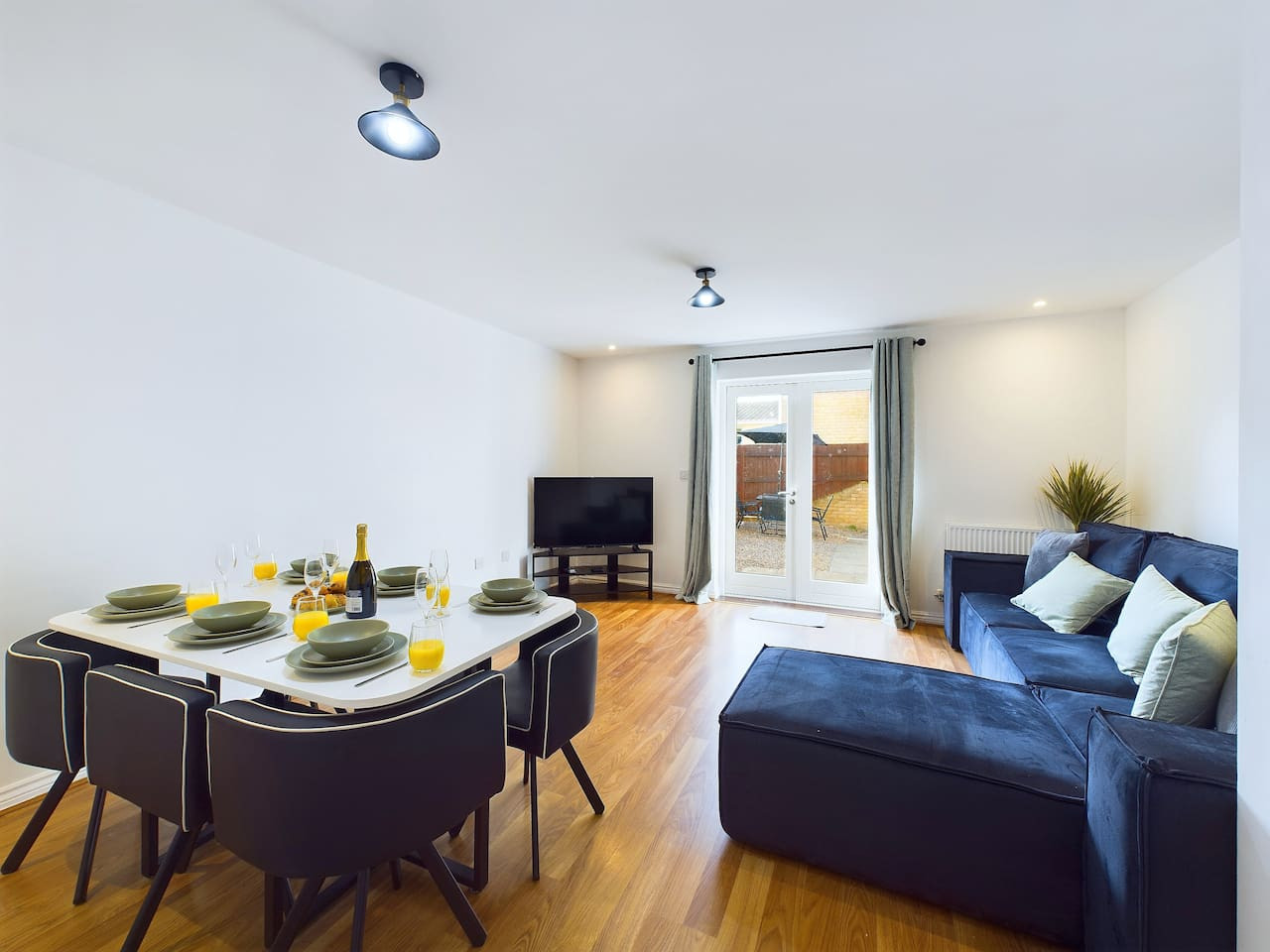 Spacious House | Parking | Business & Leisure