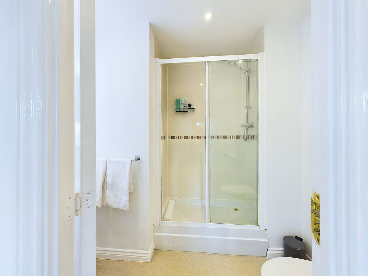 Spacious House | Parking | Business & Leisure