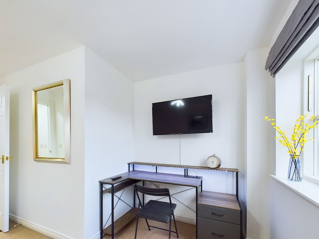 Spacious House | Parking | Business & Leisure