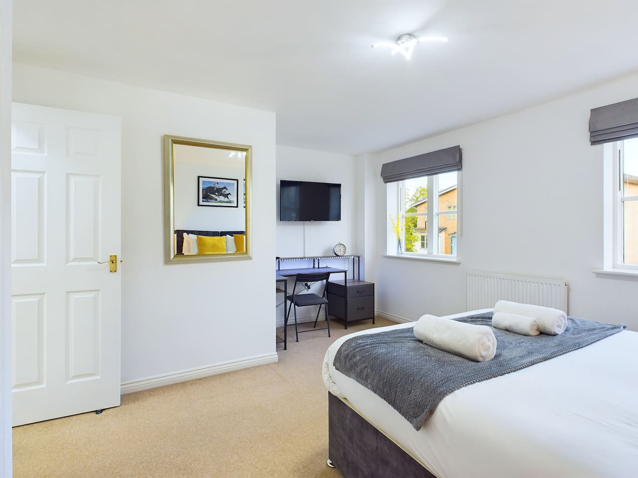 Spacious House | Parking | Business & Leisure