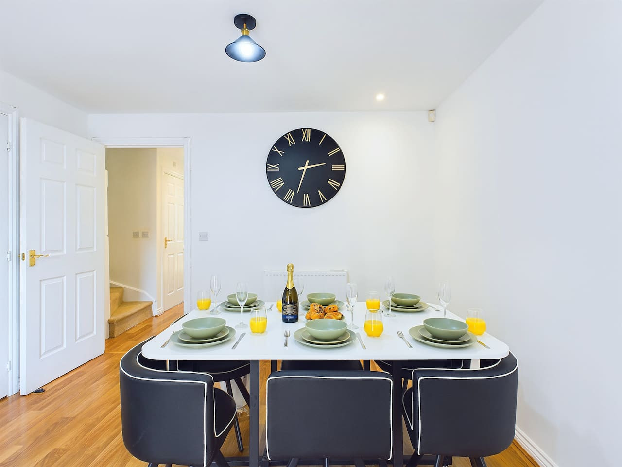 Spacious House | Parking | Business & Leisure