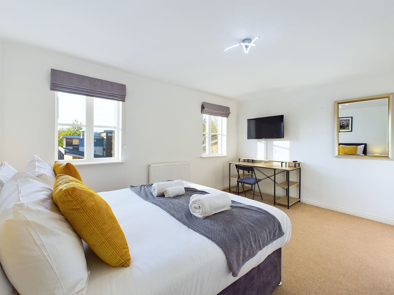 Spacious House | Parking | Business & Leisure