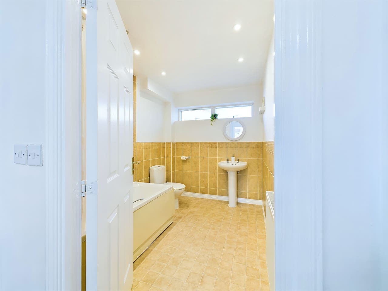 Spacious House | Parking | Business & Leisure