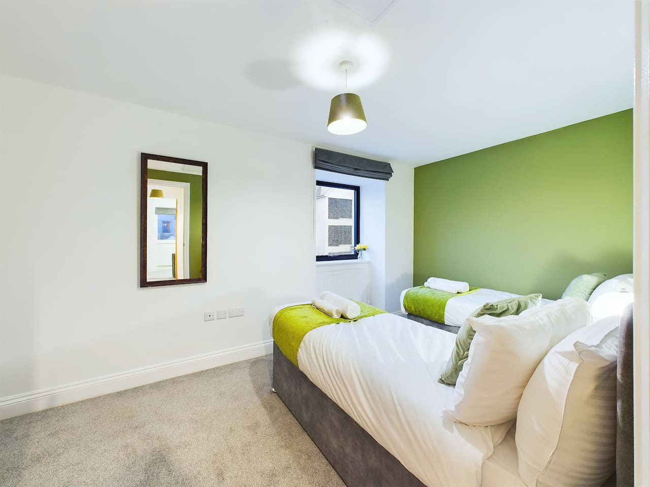 Modern Beach House | Sleeps 6 | 2 Minutes to Beach