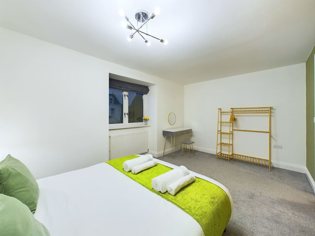 Modern Beach House | Sleeps 6 | 2 Minutes to Beach