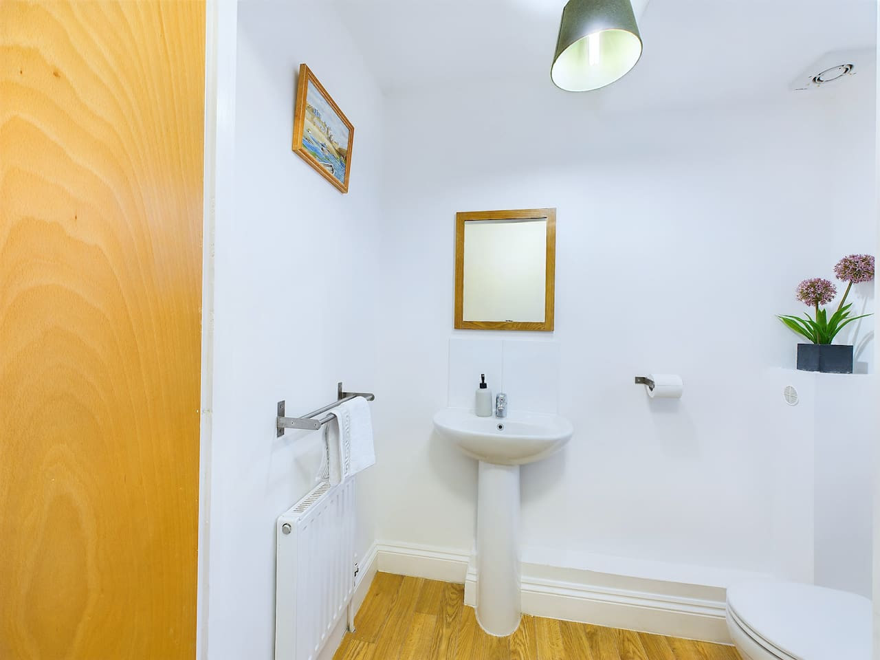 Modern Beach House | Sleeps 6 | 2 Minutes to Beach