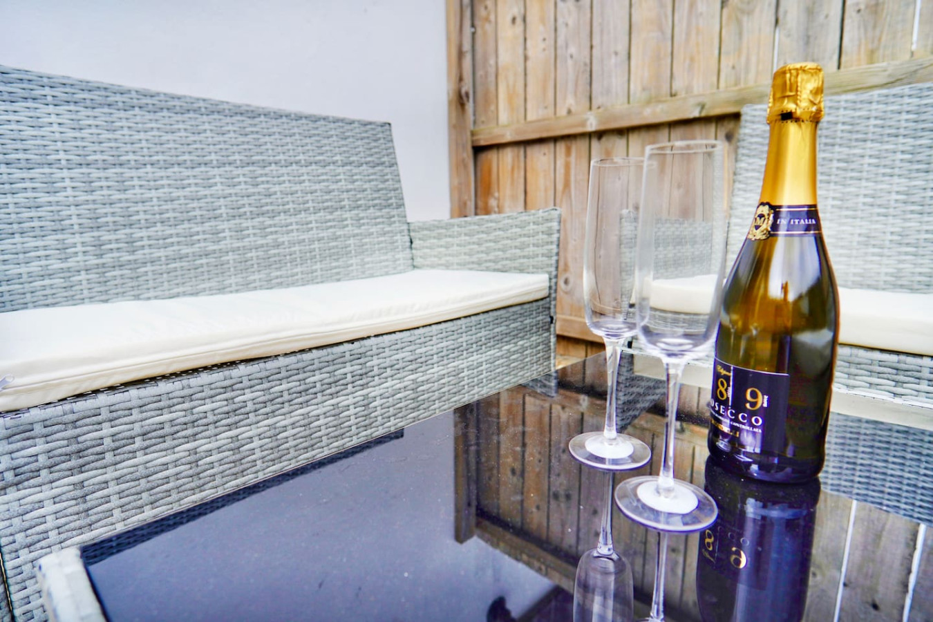 Modern Beach House | Sleeps 6 | 2 Minutes to Beach