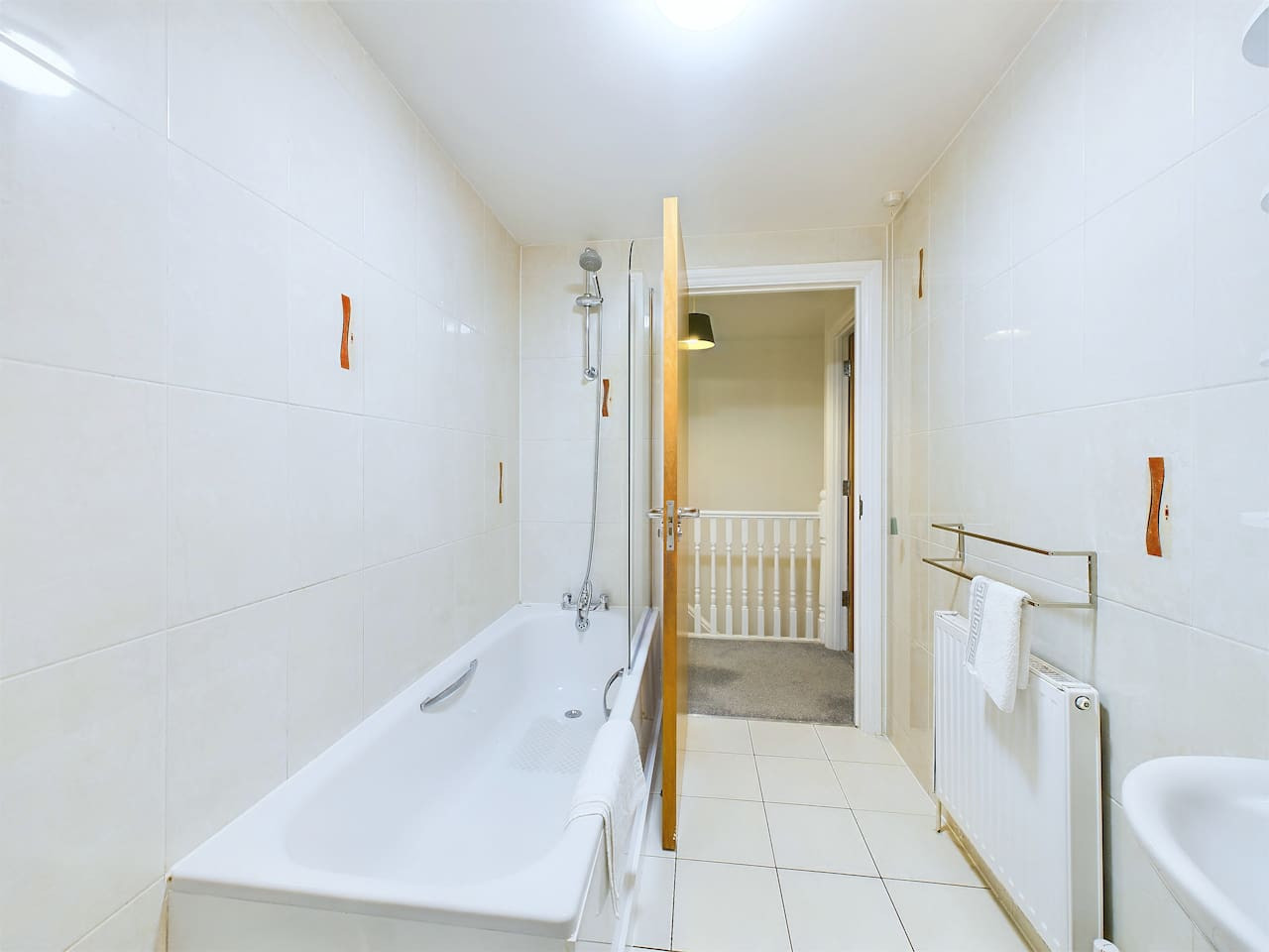 Modern Beach House | Sleeps 6 | 2 Minutes to Beach