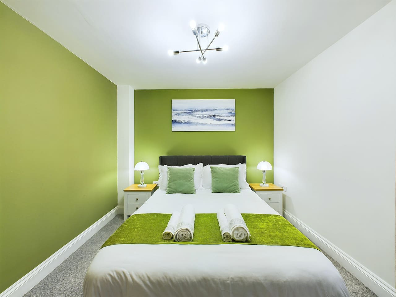 Modern Beach House | Sleeps 6 | 2 Minutes to Beach