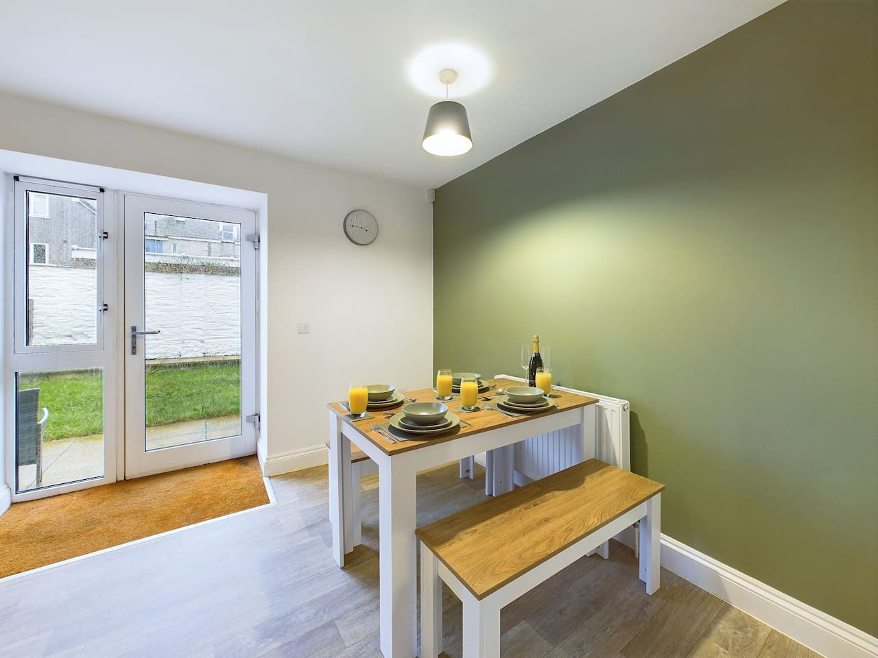 Modern Beach House | Sleeps 6 | 2 Minutes to Beach