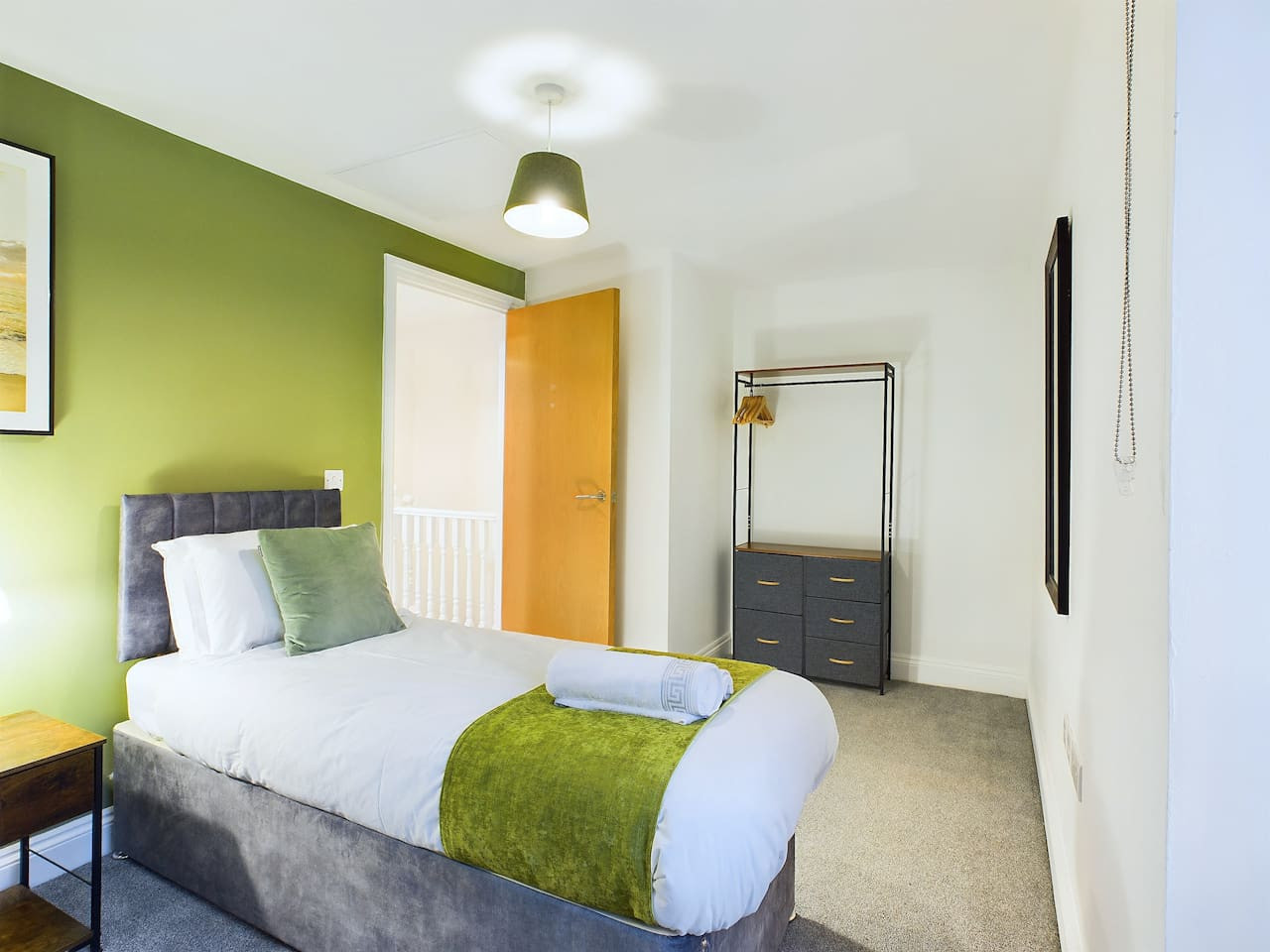 Modern Beach House | Sleeps 6 | 2 Minutes to Beach