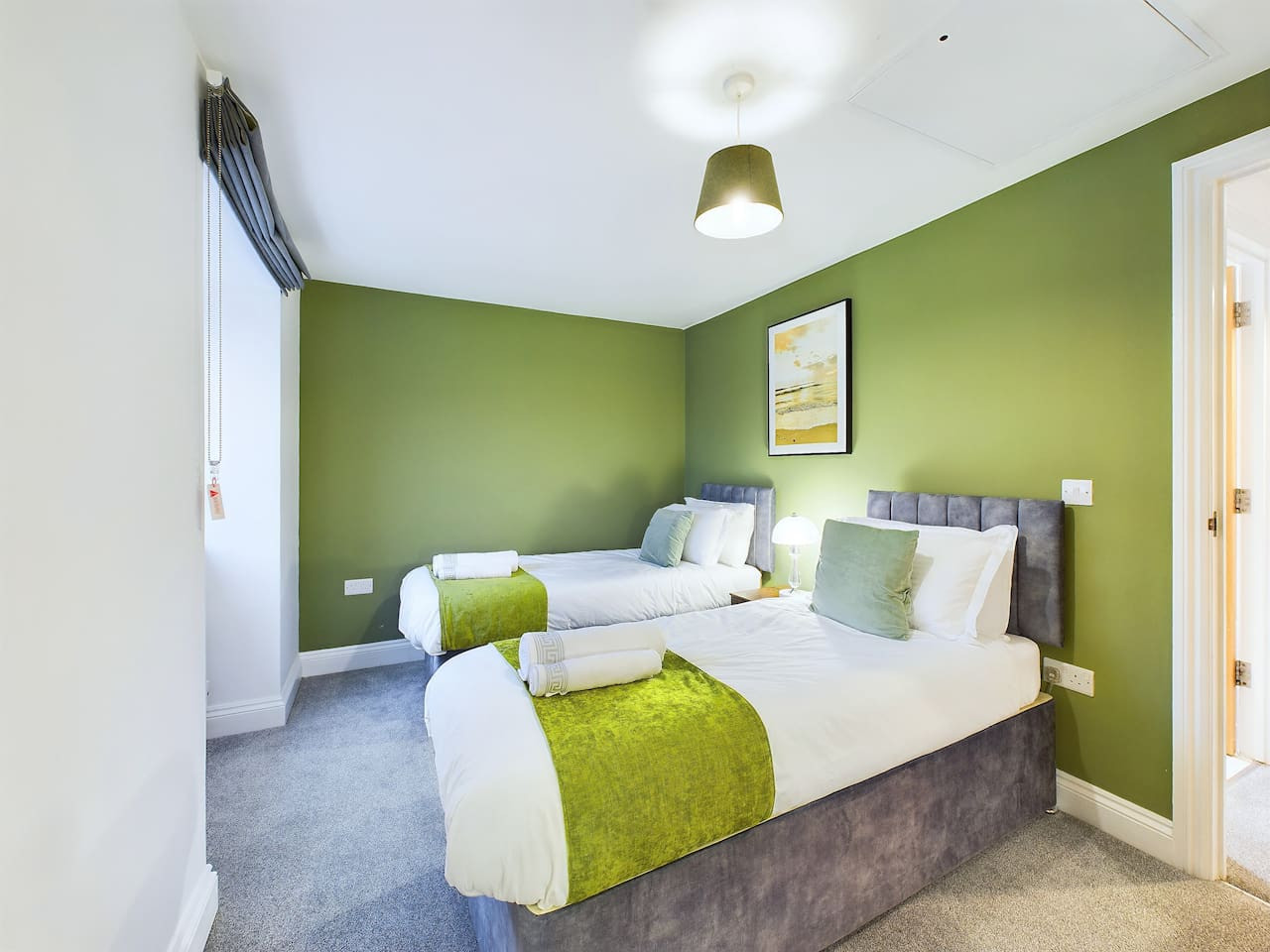 Modern Beach House | Sleeps 6 | 2 Minutes to Beach