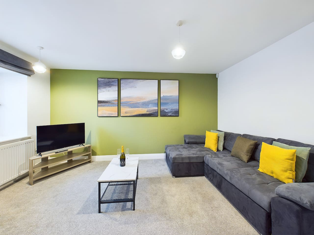 Modern Beach House | Sleeps 6 | 2 Minutes to Beach