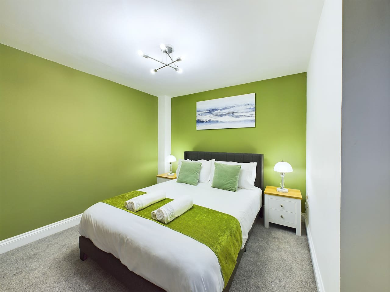 Modern Beach House | Sleeps 6 | 2 Minutes to Beach