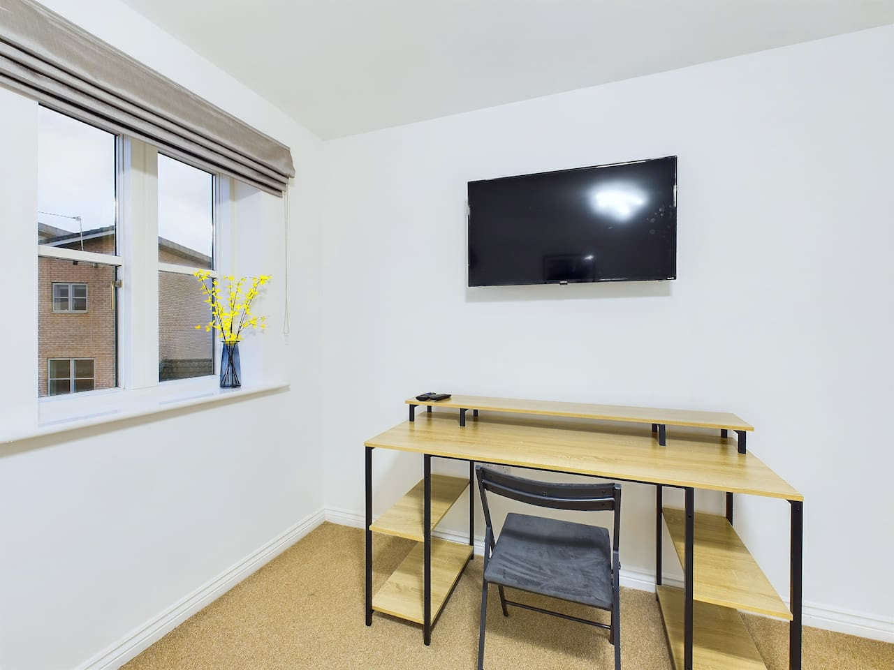 Ideal For Business | Long Stays | Parking & Wifi