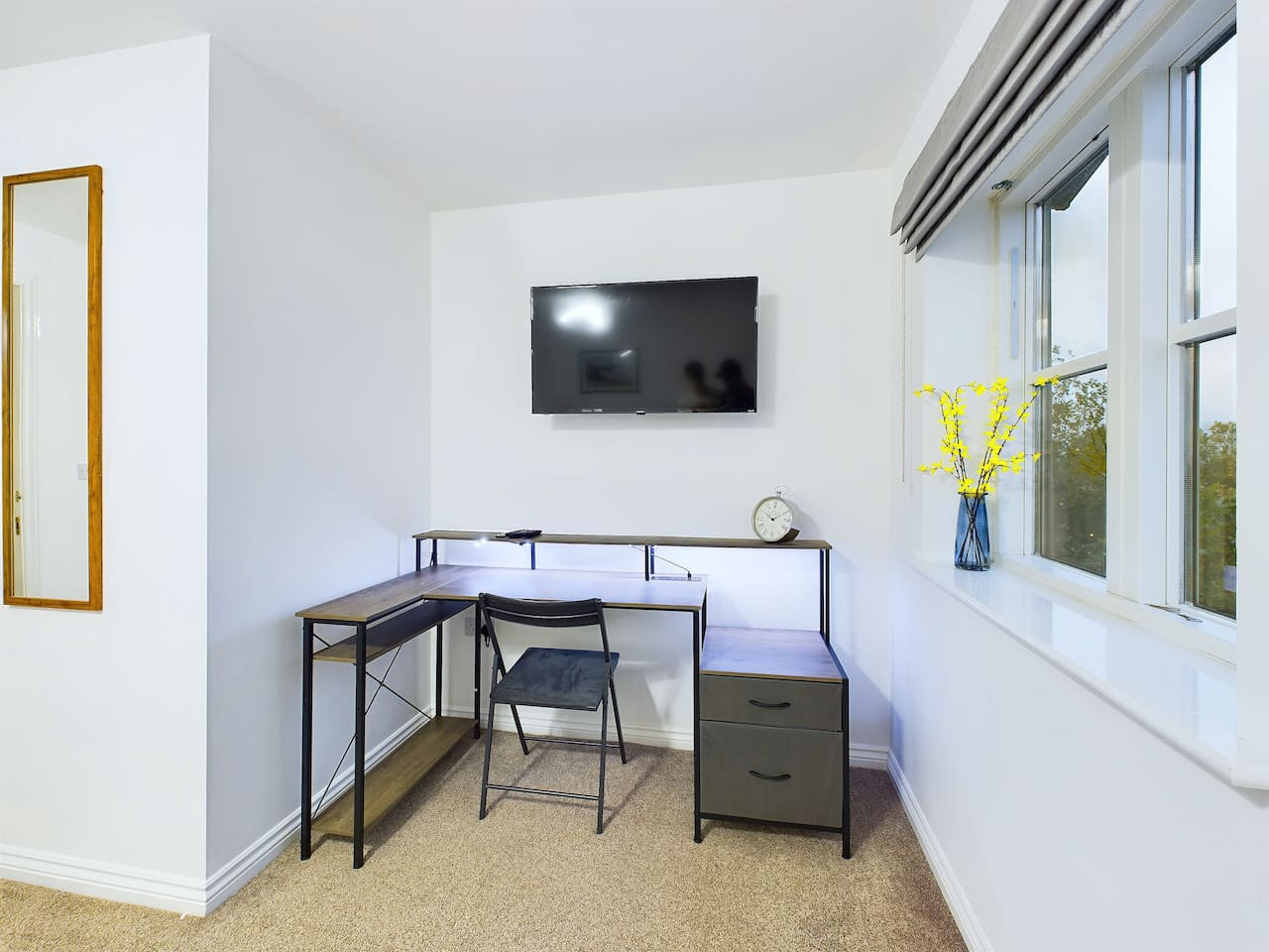 Ideal For Business | Long Stays | Parking & Wifi