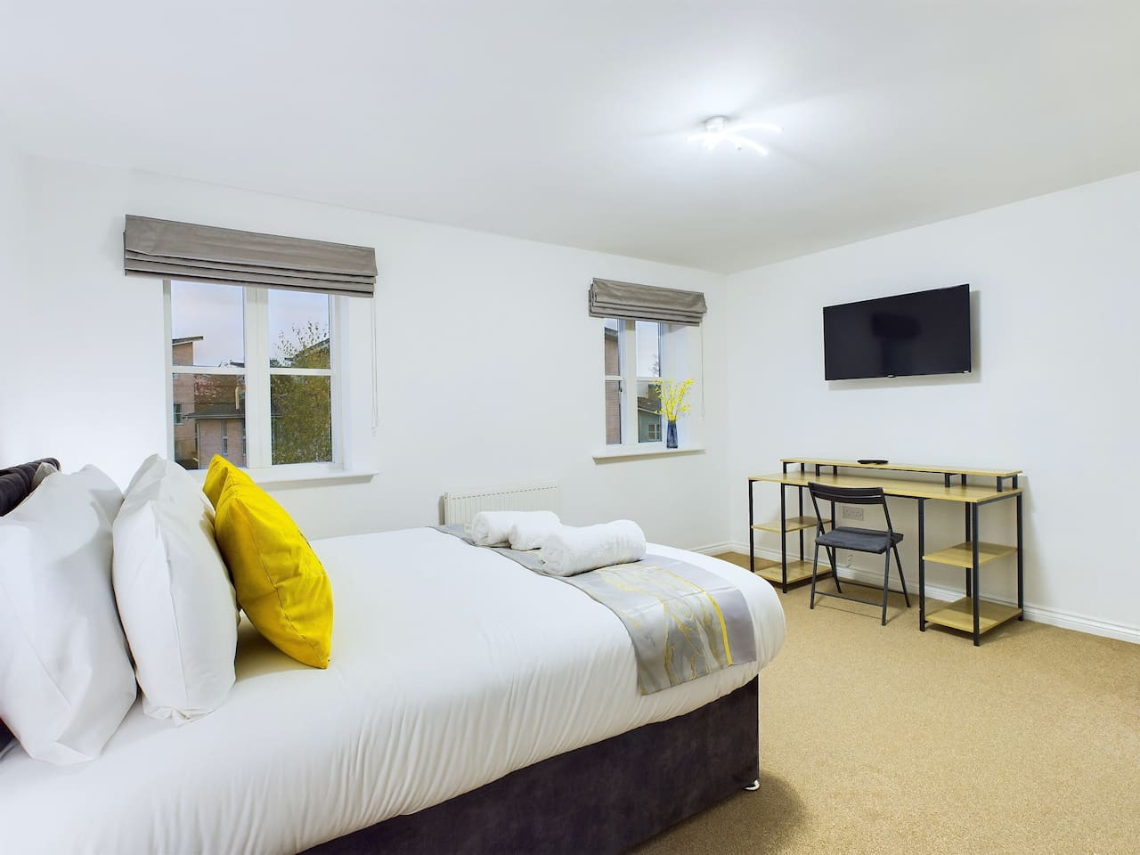 Ideal For Business | Long Stays | Parking & Wifi