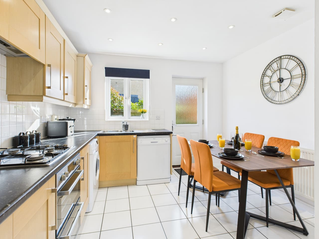 *NEW* Prestbury Place | Racecourse | Free Parking