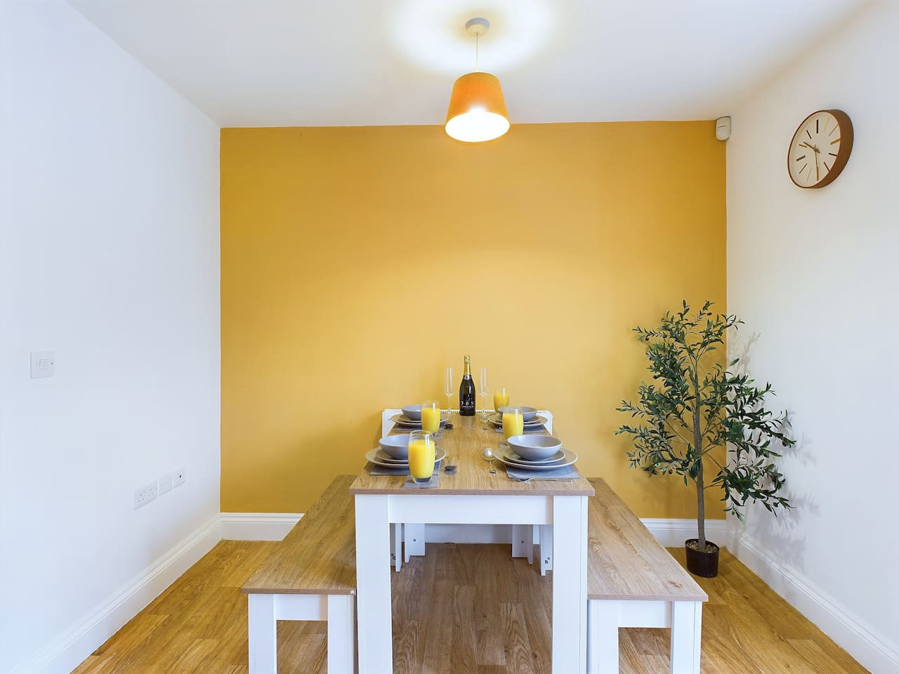 Modern Beach Retreat | Sleeps 6 | Gated Parking